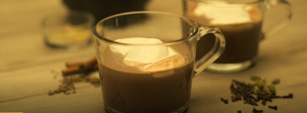 Ζεστή πικάντικη σοκολάτα – Η καλύτερη φθινοπωρινή αποκατάσταση