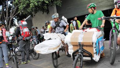 Ποδηλάτες στο Μεξικό βοήθησαν τα θύματα του σεισμού