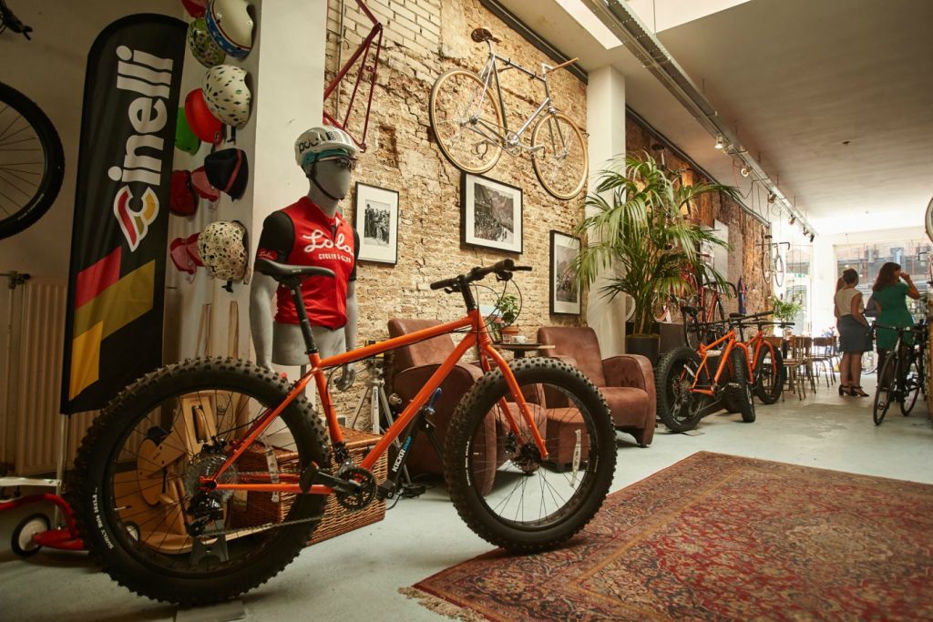 Lola Bike and Coffee Shop