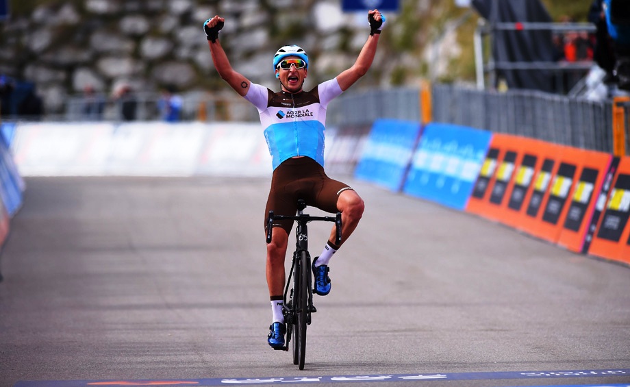 17ο εταπ – Η πρώτη νίκη του Peters, o Carapaz διατηρεί τη ροζ φανέλα