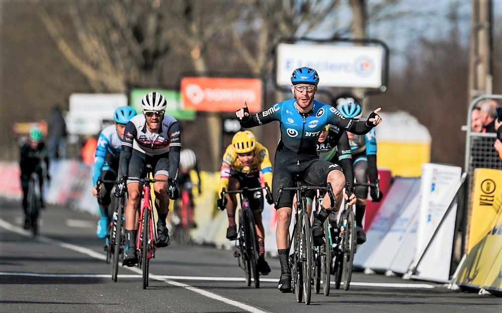 2ο εταπ – Ο Nizzolo άντεξε στο τελικό σπριντ