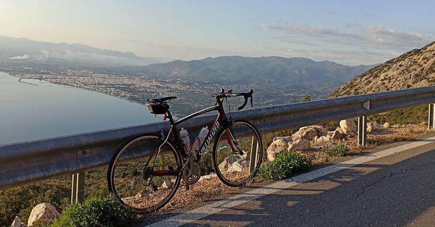 Σε ψηλό βουνό, σε ριζιμιό ...