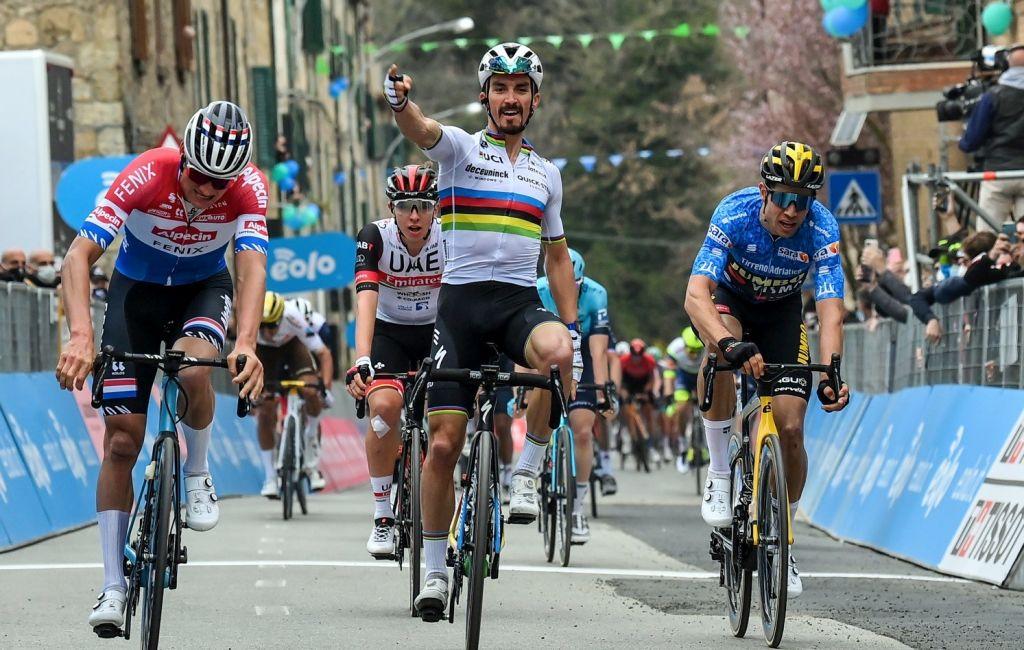 2ο εταπ – Ο Julian Alaphilippe κερδίζει τον Mathieu van der Poel