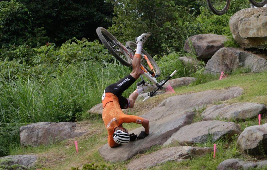 Η πτώση του Mathieu van der Poel στους Ολυμπιακούς αγώνες