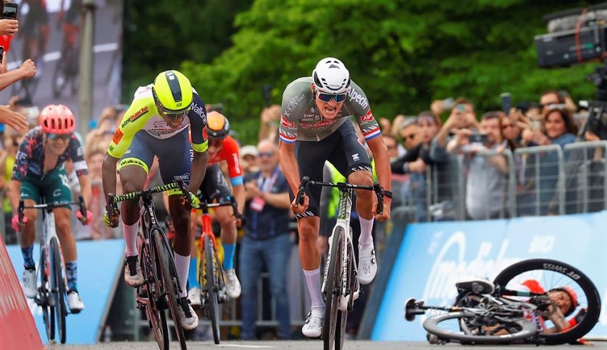 1ο εταπ – Ο Mathieu van der Poel στα ροζ!