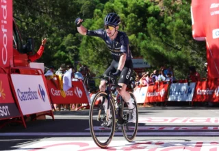 19ο εταπ – Νίκη για Pinarello Q36.5 με Dunbar